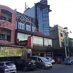 Reddoorz Plus @ Hotel Alden Makassar